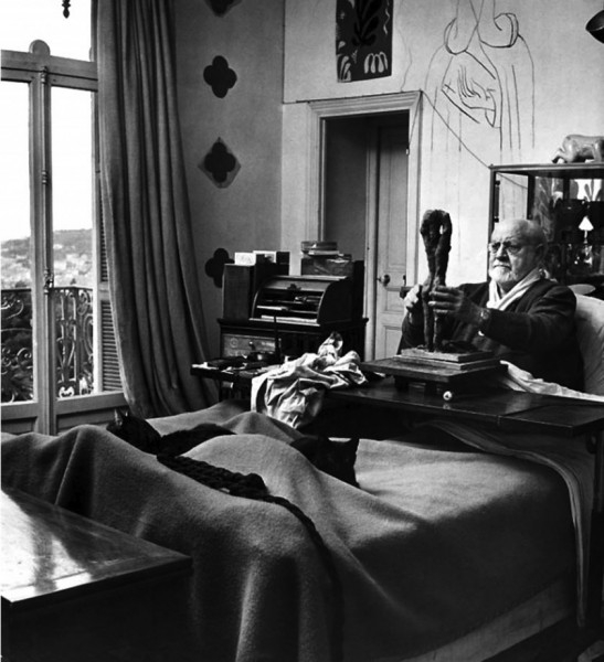 Matisse ágyban dolgozik