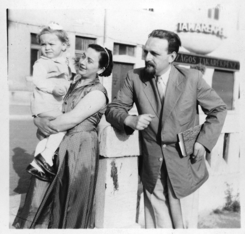 Brusznyai Árpád feleségével és lányával