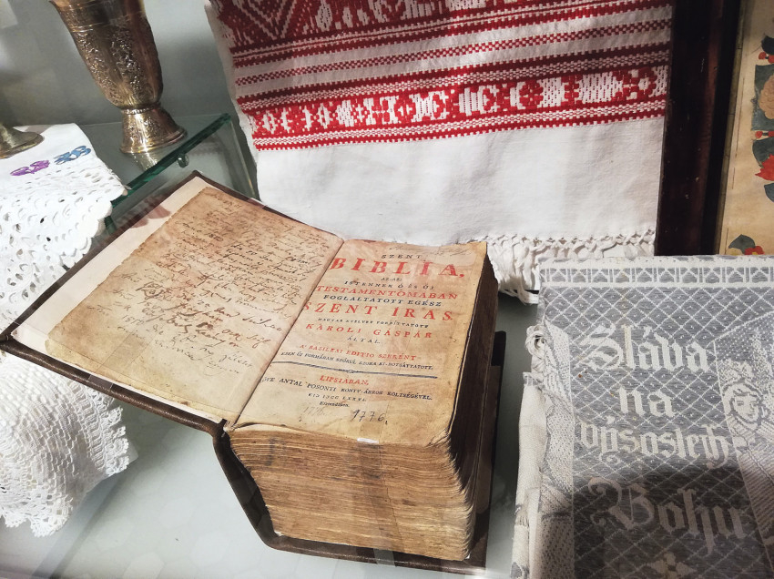 Károli Gáspár Bibliája az állandó kiállításon