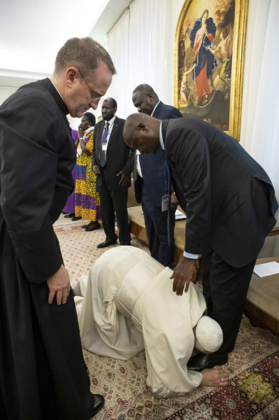 Egy erőteljes és kivételes gesztus a béke érdekében – dél-szudáni állami és egyházi vezetők a Vatikánban (2019. április 11.)