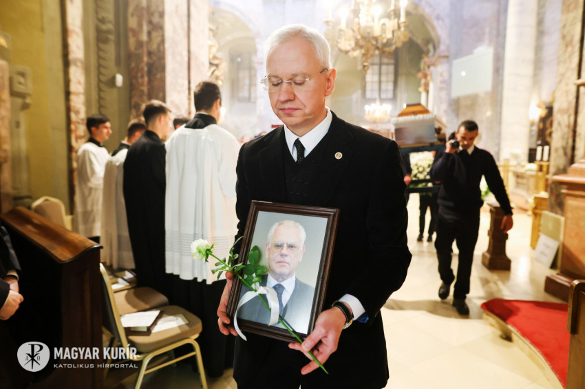 Eltemették Rózsa Huba biblikus professzort