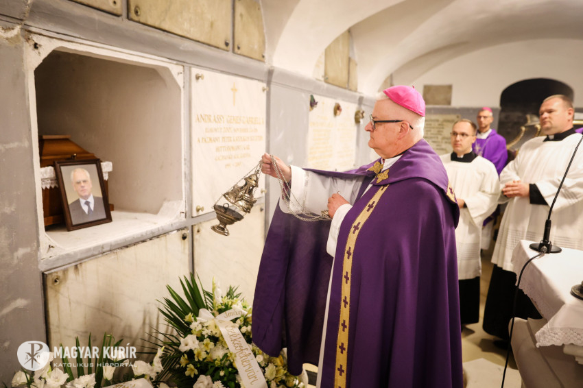 Eltemették Rózsa Huba biblikus professzort