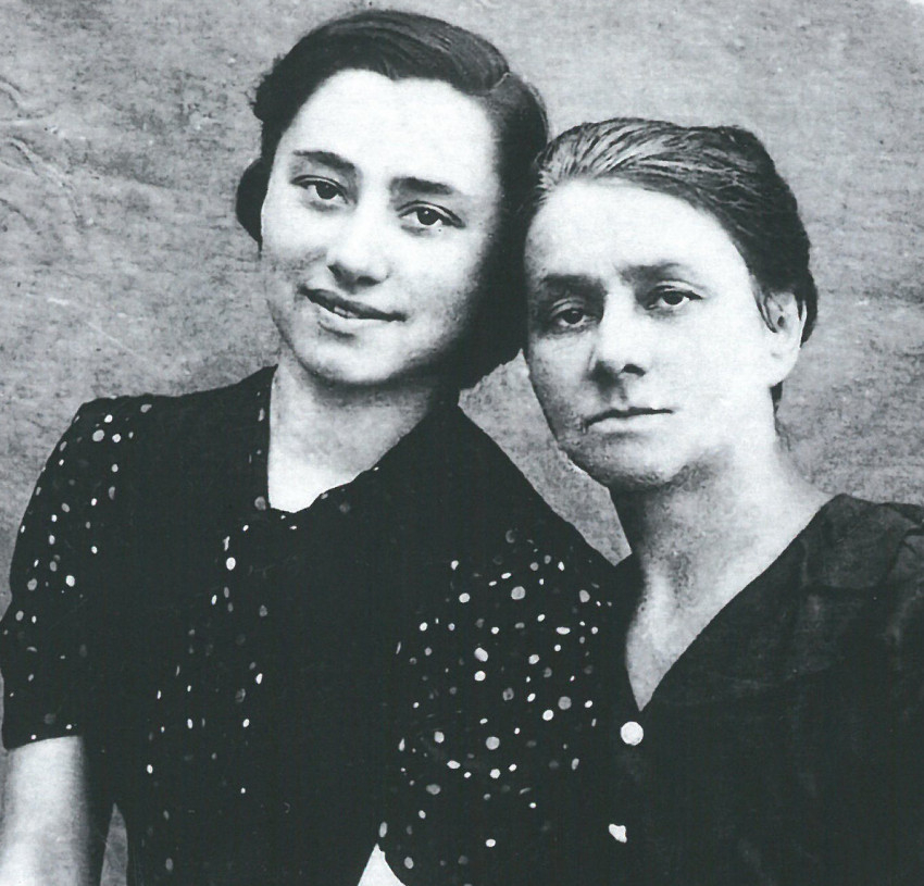 Bódi Mária Magdolna édesanyjával