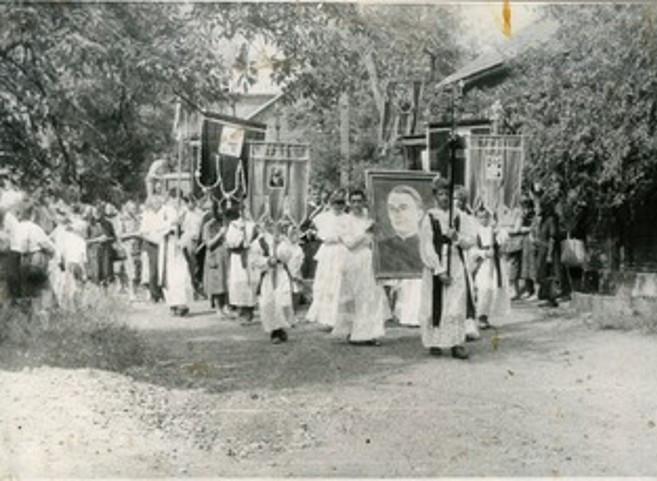 A földi maradványait Bilkére átvivő körmenet