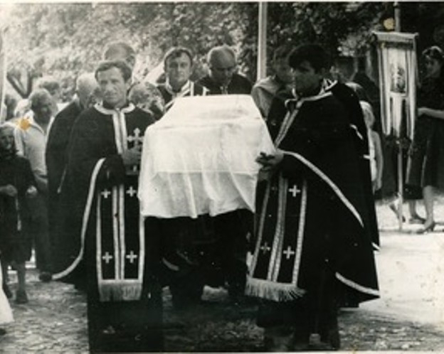 A földi maradványait Bilkére átvivő körmenet