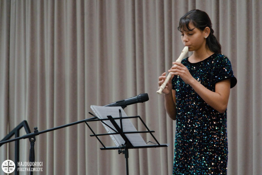 Horváth Szabina Anonymus Greensleeves című művét adta elő furulyán.