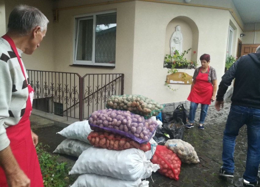 Az izsnyétei iskola adománya