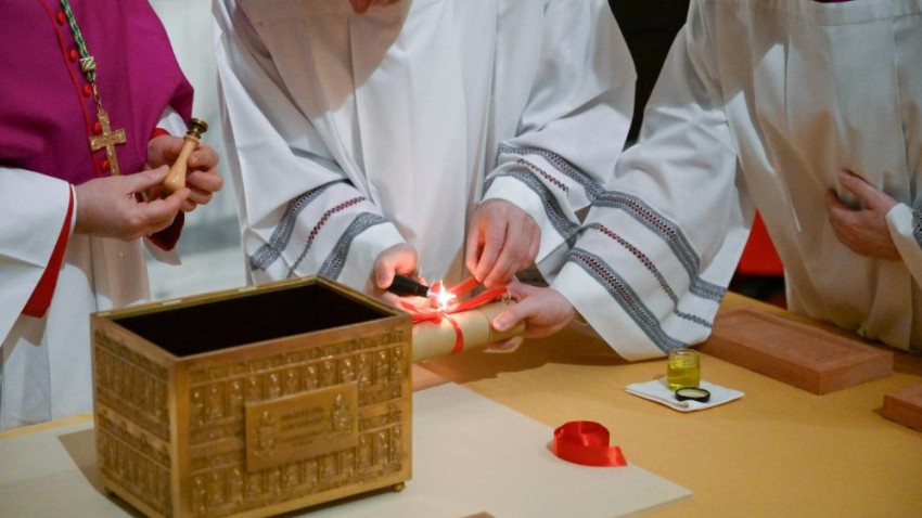 A Santa Maria Maggiore-bazilika szent kapujának befalazása