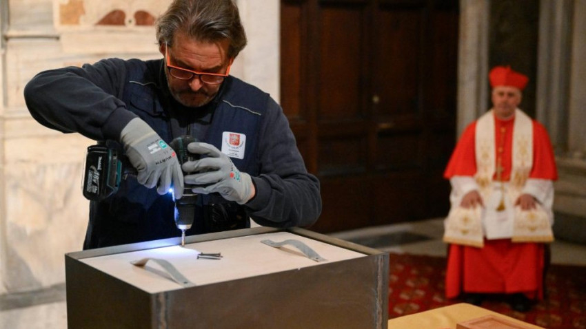 A Santa Maria Maggiore-bazilika szent kapujának befalazása