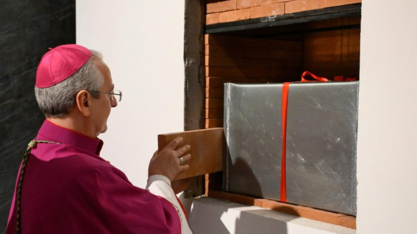 A Santa Maria Maggiore-bazilika szent kapujának befalazása