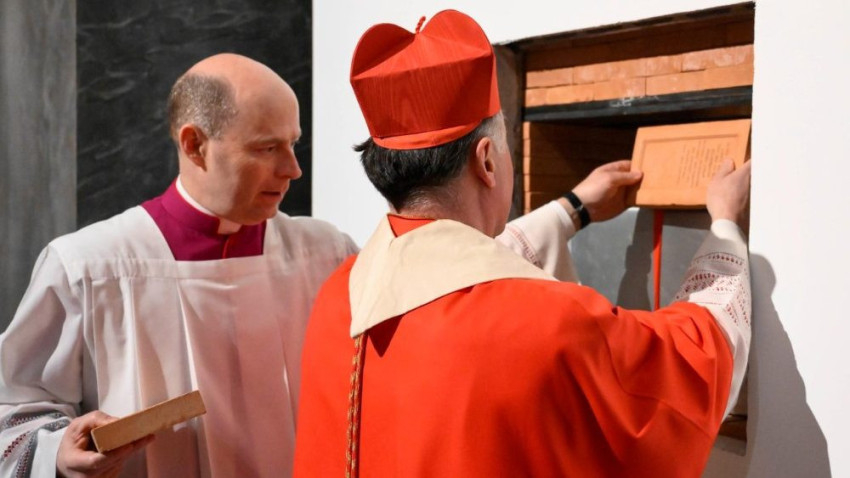 A Santa Maria Maggiore-bazilika szent kapujának befalazása