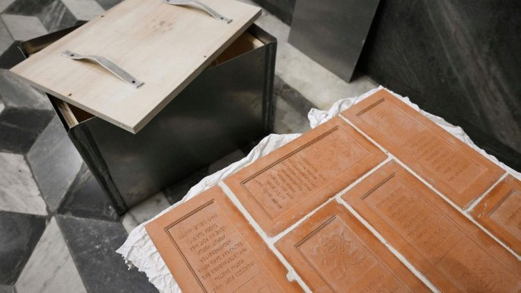 A lateráni Szent János-bazilika szent kapujának befalazása