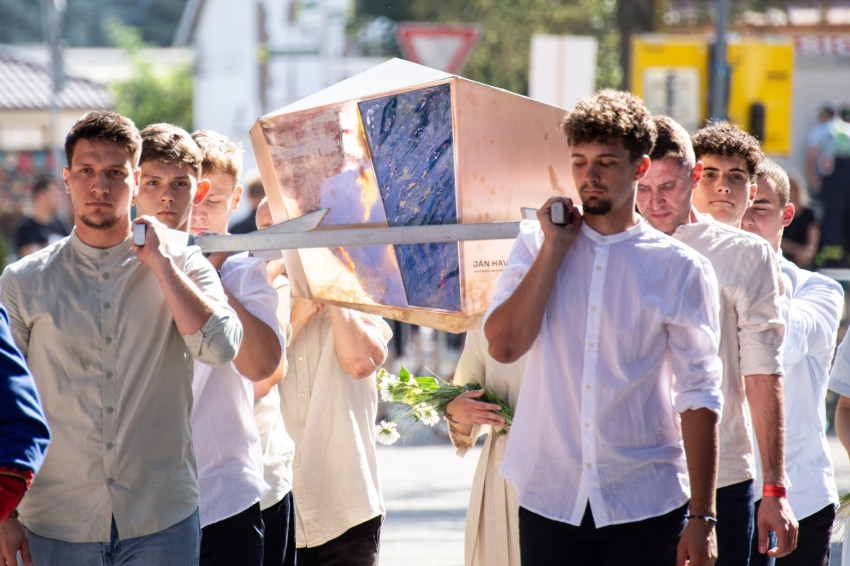 A boldoggá avatás Sasváron