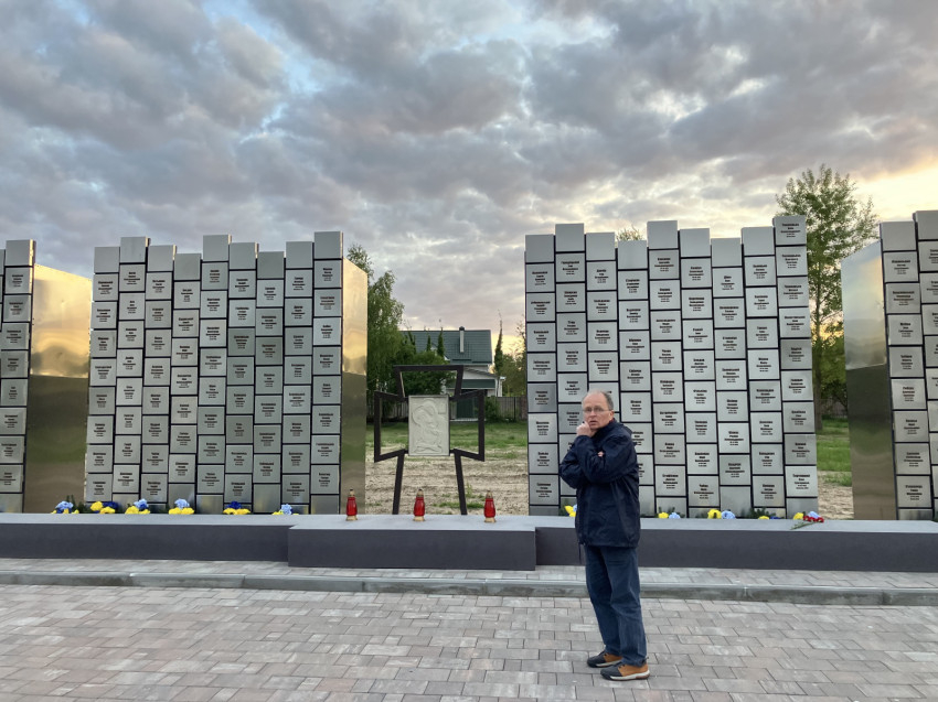 Hardi Ferenc a bucsai emlékműnél