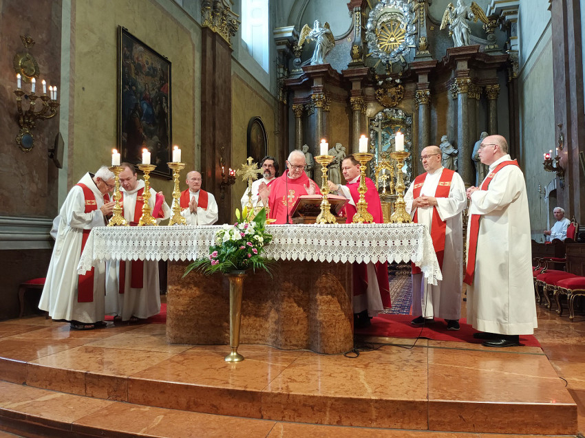 Katona István gyémántmiséjén a budapesti Alkantarai Szent Péter-templomban