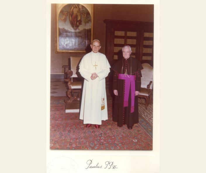 árton Áron VI. Pállal