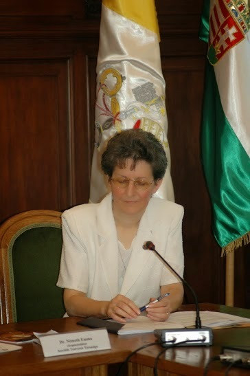 az emberi méltóság védelme minden fórumon