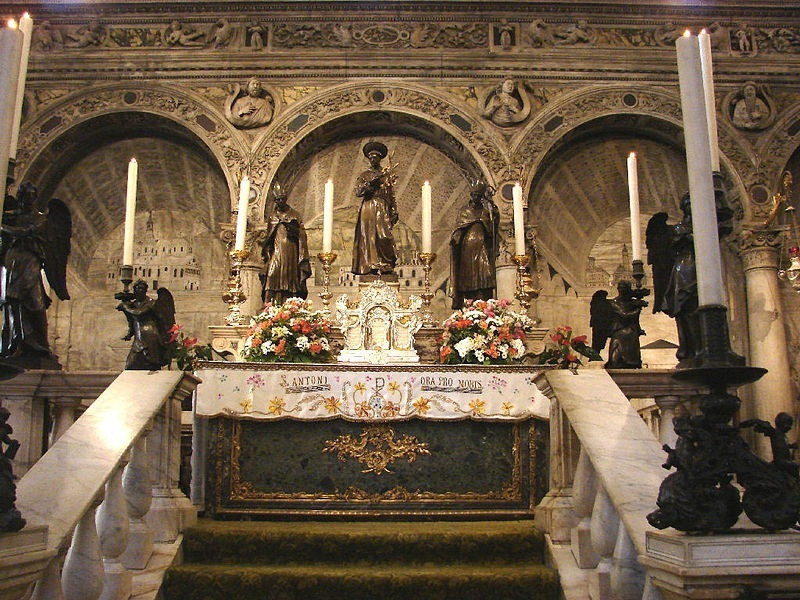 Szent Antal sírhelye az Il Santóban (Padova)