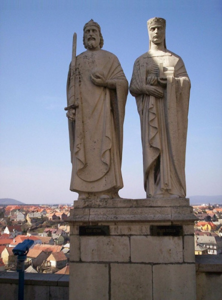 István és Gizella szobra Veszprémben