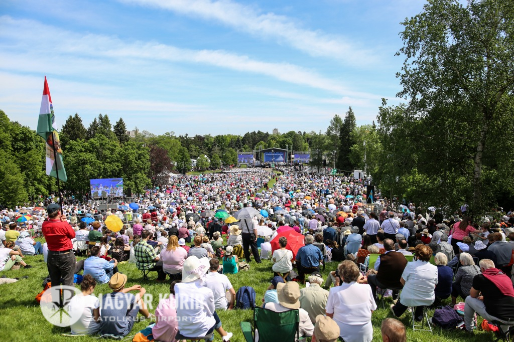 Folragyog A Feny Boldogga Avattak Brenner Janost Magyar Kurir Katolikus Hirportal