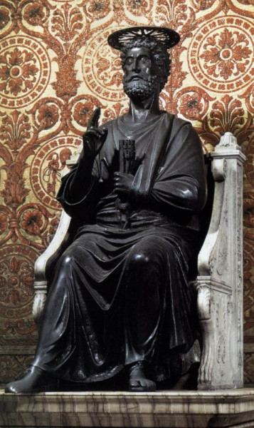Péter apostol szobra a Szent Péter-bazilikában (Arnolfo di Cambio alkotása, 13. század)