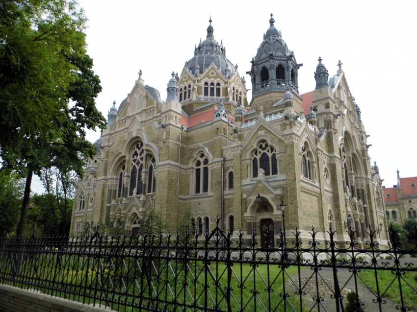 Az eklektikus új zsinagóga...