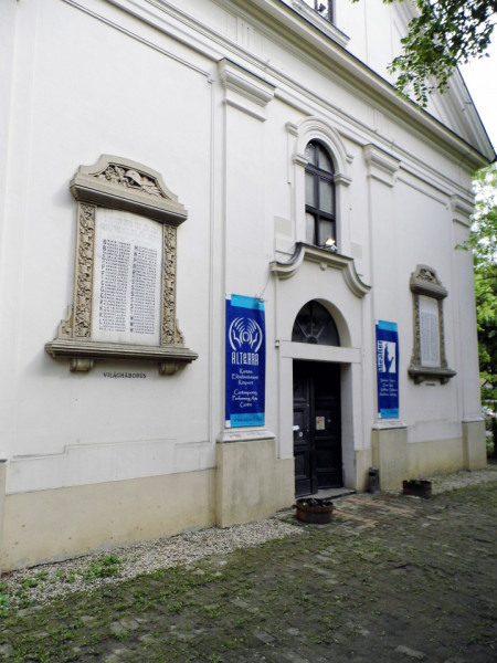 ...és a klasszicista régi