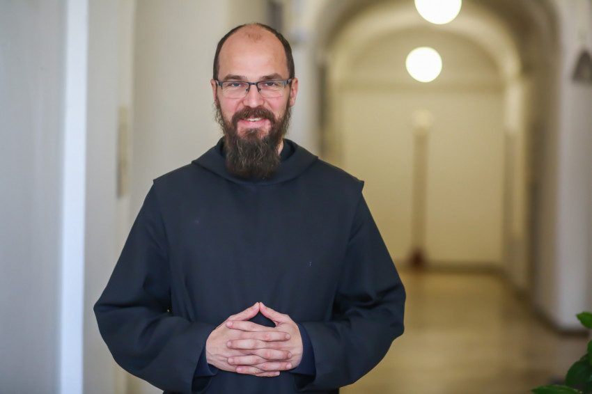 Δεν είμαι έτοιμος ή άξιος, αλλά θα έρθει – Μια συνομιλία με το Benedictine Slash του Isaac Baán |  Ουγγρικό ταχυδρομείο