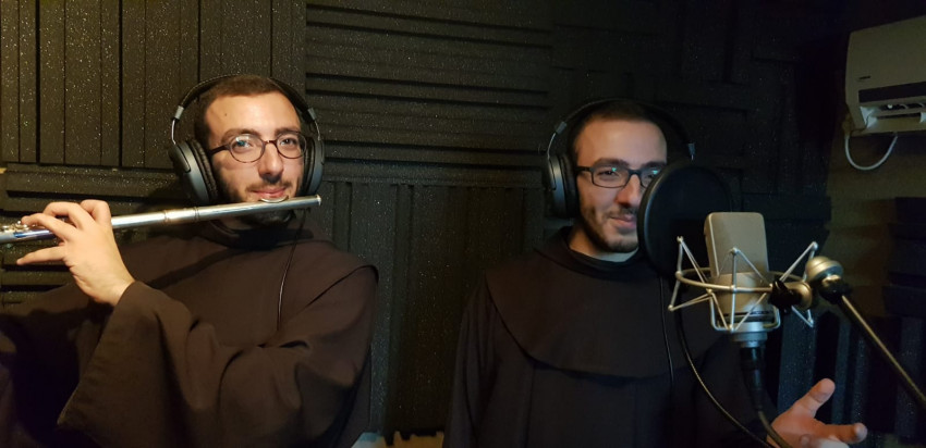 Szent Ferenc írásait foglaltatja dalba a szír szerzetes ikerpár