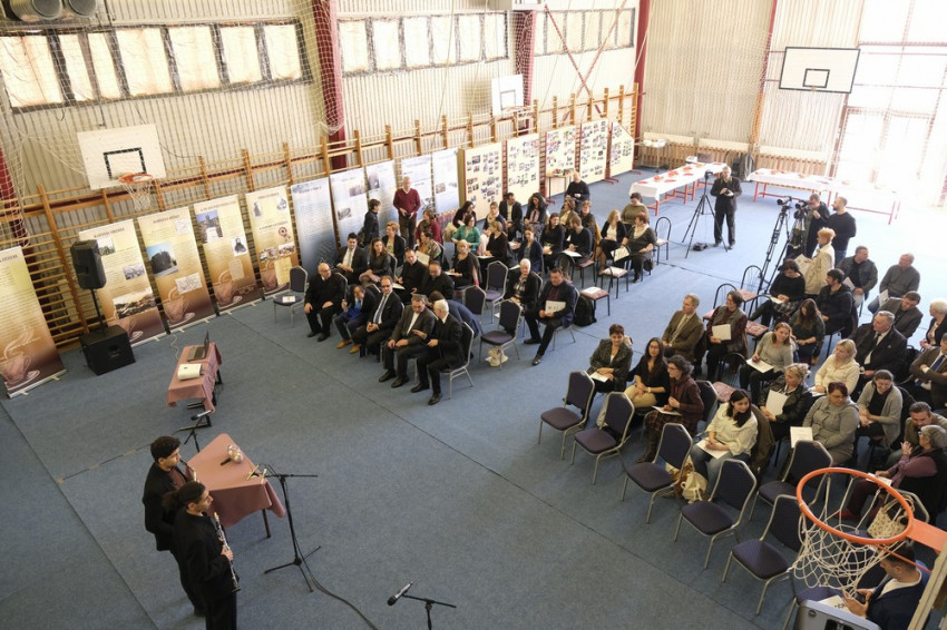 A cigányság felzárkózásáról és az esélyteremtésről rendeztek konferenciát Nagyharsányban