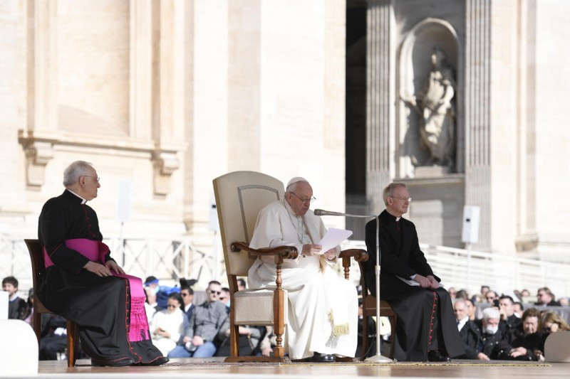 Ferenc pápa katekézise: A fiatalok és az idősek közötti szövetségen múlik a világ jövője!