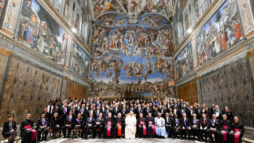 A pápa a szentszéki diplomatákhoz: Az atomfegyverek fenyegetésével szemben építsük együtt a békét