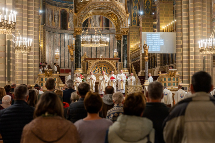 Az apostoli nuncius mutatott be szentmisét Szent Mór püspök emlékére a pécsi székesegyházban