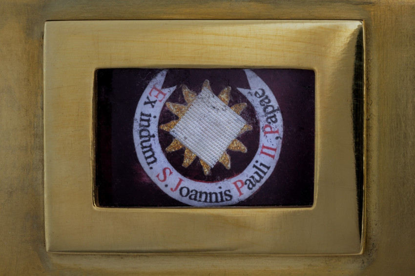 II. János Pál pápa ereklyéjét is tartalmazó alkotás került a Székesfehérvári...