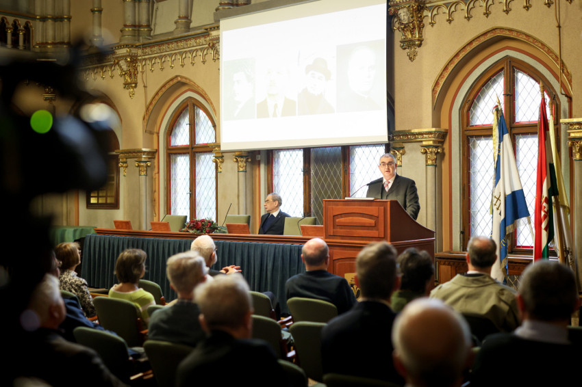 Soós Viktor Attila történész székfoglaló előadást tartott a Szent István...
