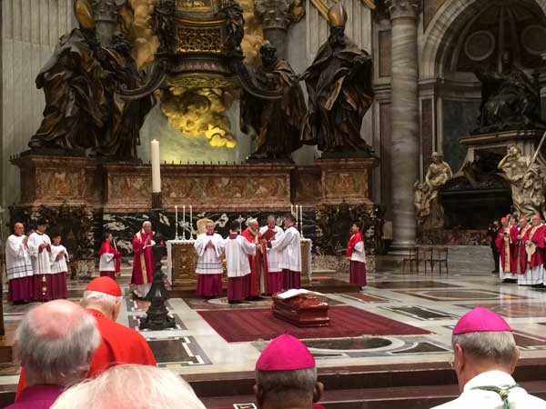 Szentmisét mutattak be Budapesten az elhunyt Carlo Furno bíborosért
