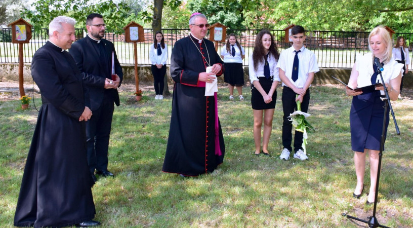 Boldog Apor Vilmos püspökre emlékeztek Szanyban