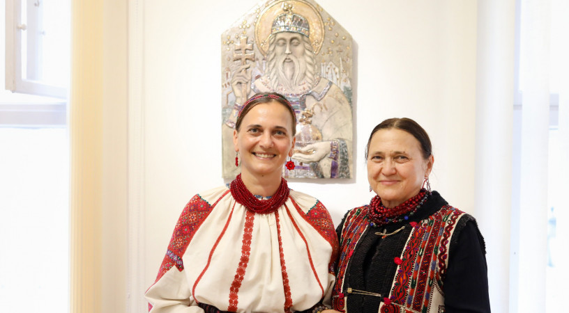 Isten jóságát és szeretetét adják tovább művészetükkel – Petrás Mária és Petrás Alina győri tárlata