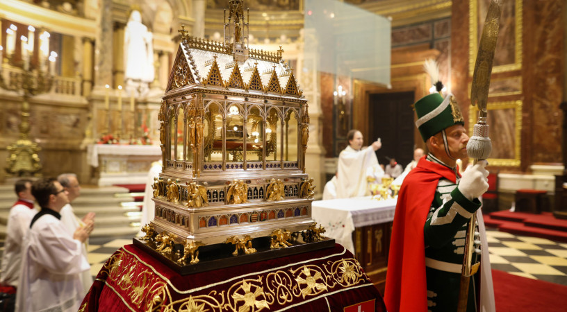 „Utat mutass, merre járjunk” – Gregoriánnal és népénekkel ünnepelték a Szent Jobbot Budapesten