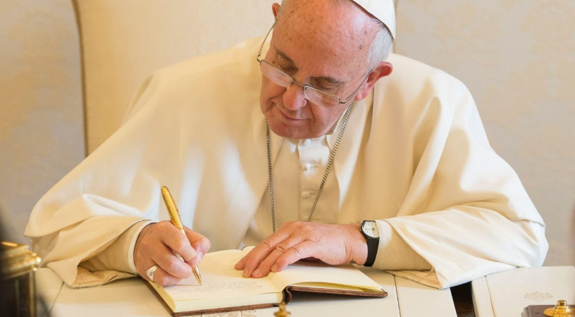 Az igazságosságban való béke keresése nem tűr semmi halasztást – Ferenc pápa üzenete Pannonhalmára