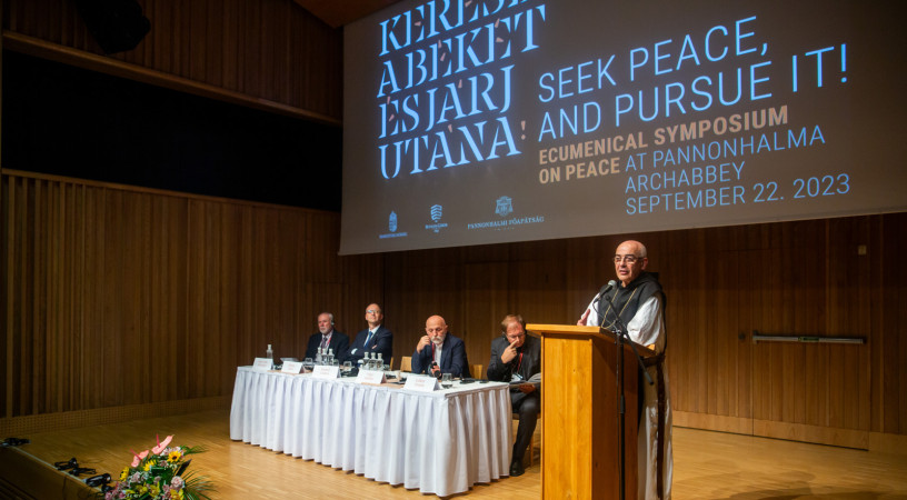 Lehetséges a hit békéje a konfliktusokkal teli világban? – Ökumenikus konferencia Pannonhalmán