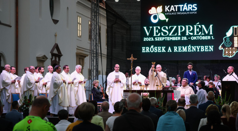 A kereszténység társadalmat átalakító erő – Megkezdődött a Katolikus Társadalmi Napok Veszprémben
