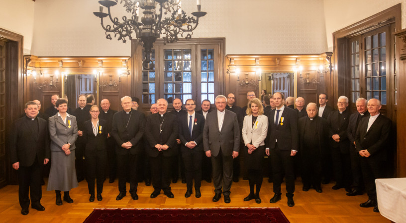 Pápai kitüntetéseket adtak át a magyarországi pápalátogatás szervezőinek