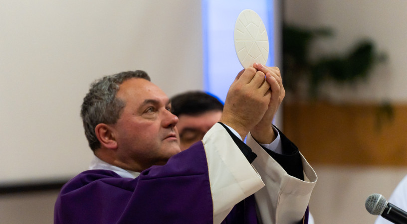 „Újjá kell születnetek!” – Lelki délutánok kezdődtek a Pécsi Egyházmegye közösségeinek megújulásáért