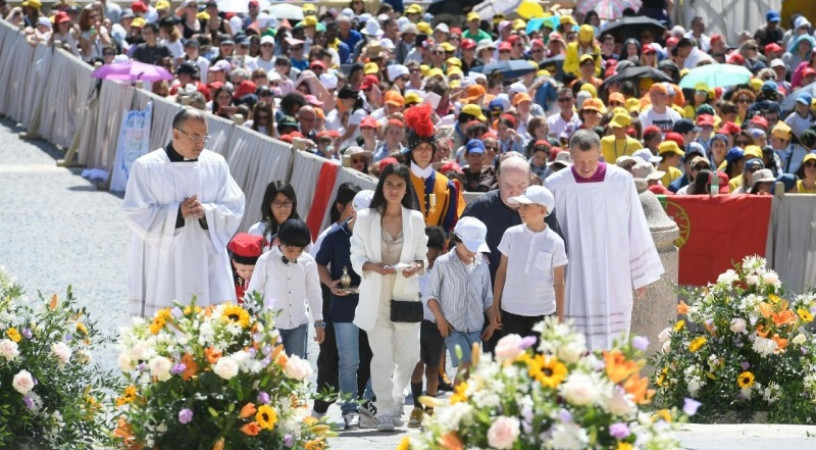 Ferenc pápa homíliája a gyerekekhez: A Szentlélek kísér bennünket életünkben!