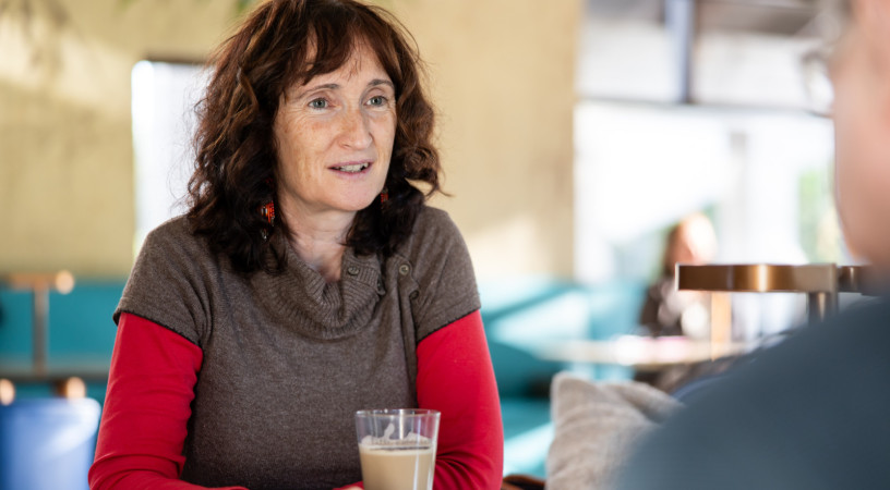 A Naphimnusz lelkülete él a késő modern magyar lírában – Interjú Hernádi Mária irodalomtörténésszel