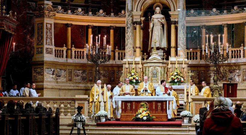 Az önzetlen szeretet ma is szükséges – Szentmisével zárta jubileumát a Katolikus Szeretetszolgálat  