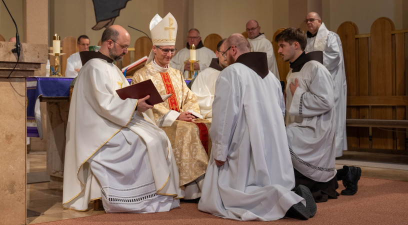 „Ez a mennyek országának jele” – Diakónussá szentelték Novák Teofil testvért