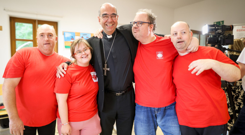 A szegényben különleges módon jelen van Krisztus – Székely János püspök karácsonyi gondolatai