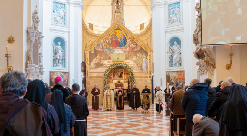 A porciunkulai bazilikában megnyitották Szent Ferenc tranzitusának 800. jubileumi évét